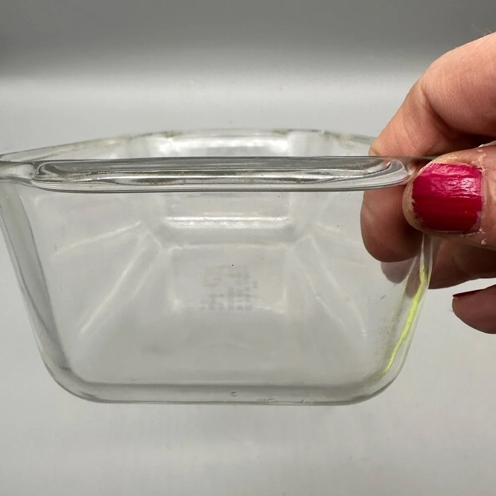 Pyrex 1.5 quart clear glass baking dish